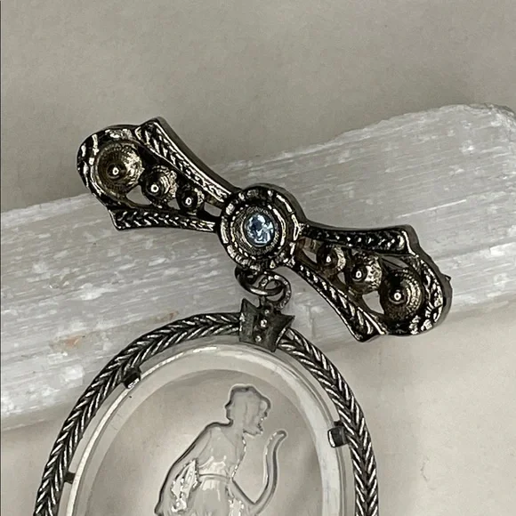 Vintage Avon "Diana The Huntress" Glass Intaglio Cameo Pendent Brooch - Picture 4 of 10